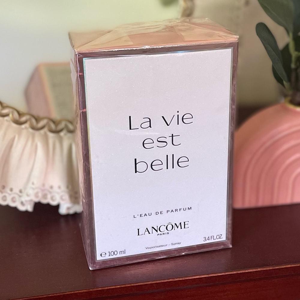 NEW Lancôme “La vie est belle” perfume